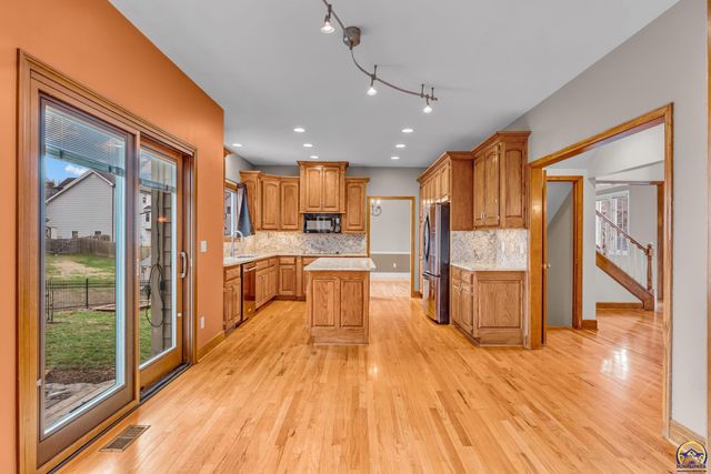1128 Dubs Ct, Lawrence, KS 66049