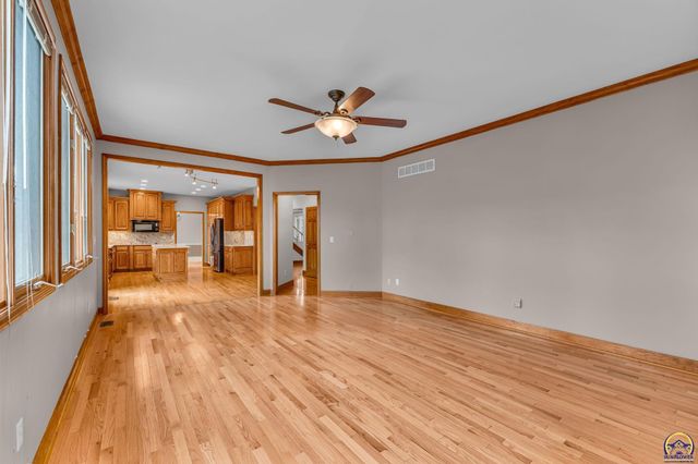 1128 Dubs Ct, Lawrence, KS 66049