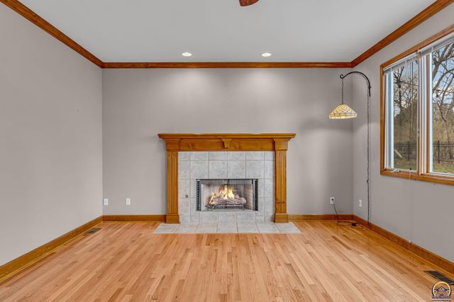 1128 Dubs Ct, Lawrence, KS 66049