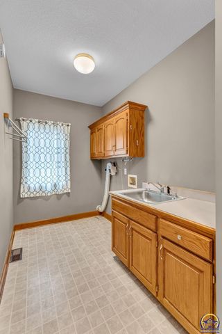 1128 Dubs Ct, Lawrence, KS 66049