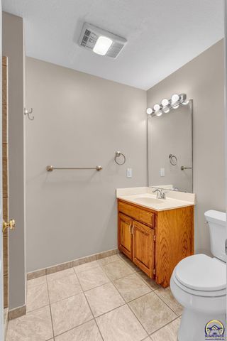 1128 Dubs Ct, Lawrence, KS 66049