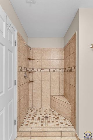 1128 Dubs Ct, Lawrence, KS 66049