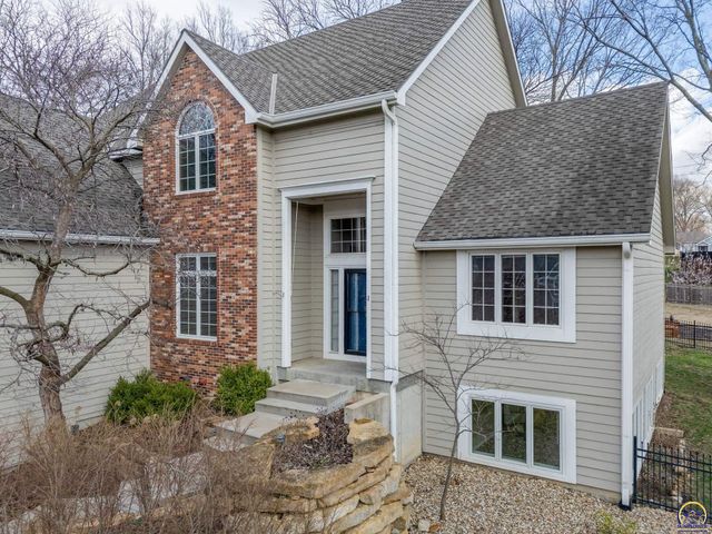 1128 Dubs Ct, Lawrence, KS 66049