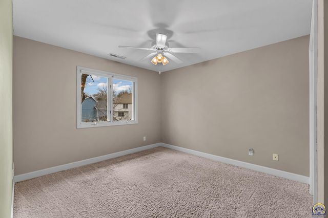 1128 Dubs Ct, Lawrence, KS 66049