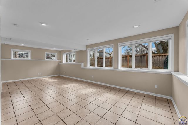 1128 Dubs Ct, Lawrence, KS 66049