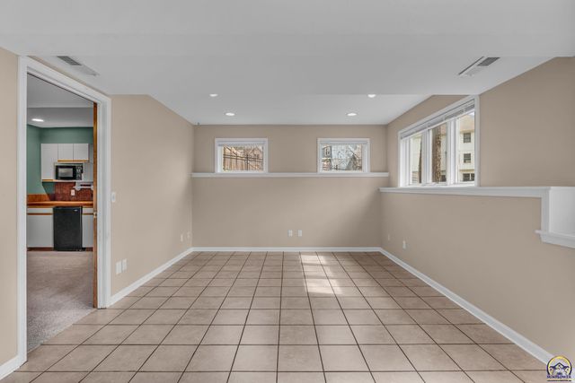 1128 Dubs Ct, Lawrence, KS 66049