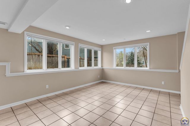 1128 Dubs Ct, Lawrence, KS 66049