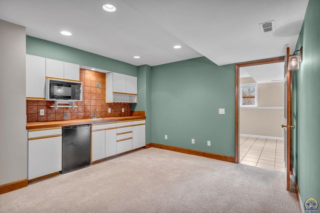 1128 Dubs Ct, Lawrence, KS 66049