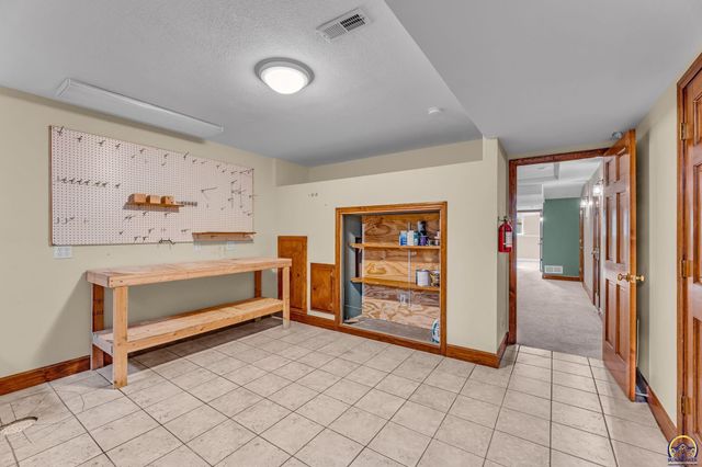 1128 Dubs Ct, Lawrence, KS 66049