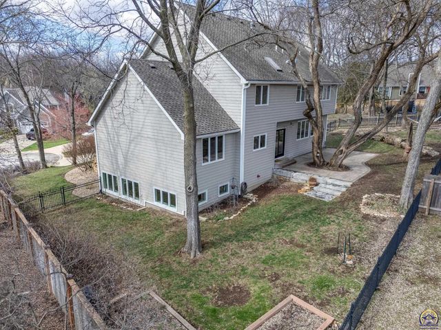 1128 Dubs Ct, Lawrence, KS 66049