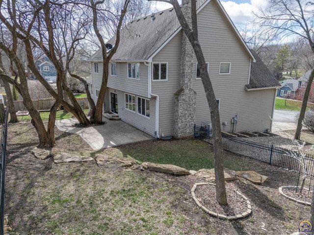 1128 Dubs Ct, Lawrence, KS 66049