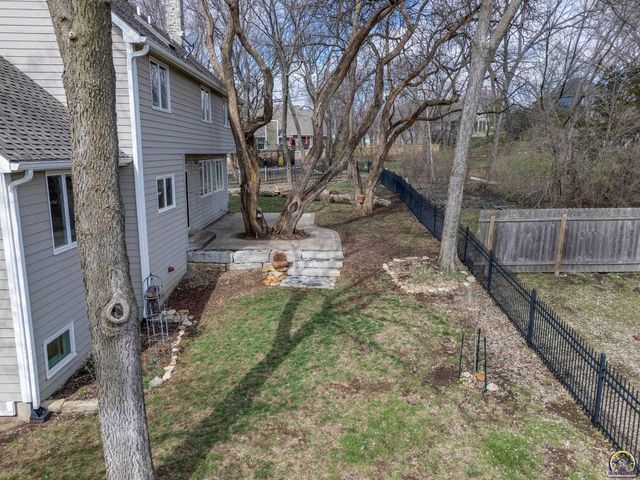 1128 Dubs Ct, Lawrence, KS 66049