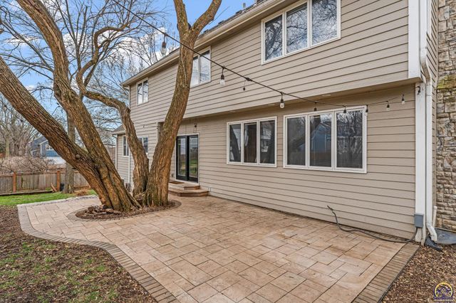 1128 Dubs Ct, Lawrence, KS 66049