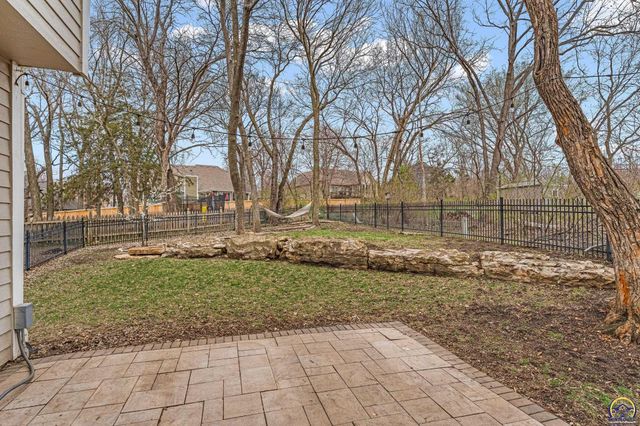 1128 Dubs Ct, Lawrence, KS 66049