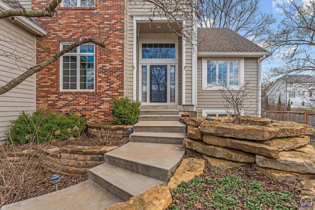 1128 Dubs Ct, Lawrence, KS 66049