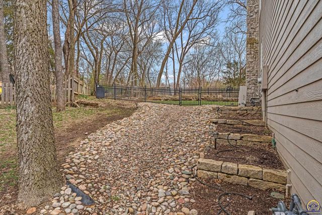 1128 Dubs Ct, Lawrence, KS 66049