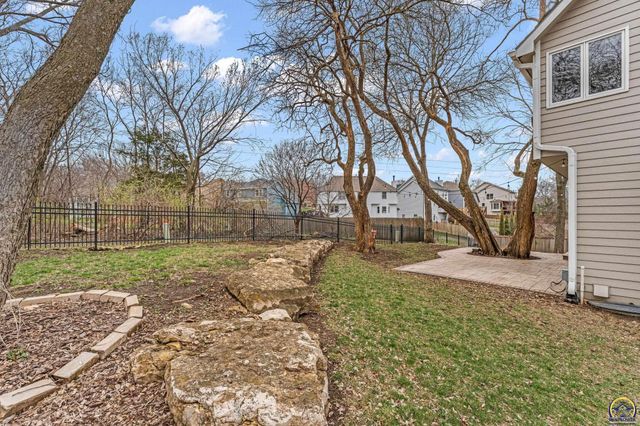 1128 Dubs Ct, Lawrence, KS 66049