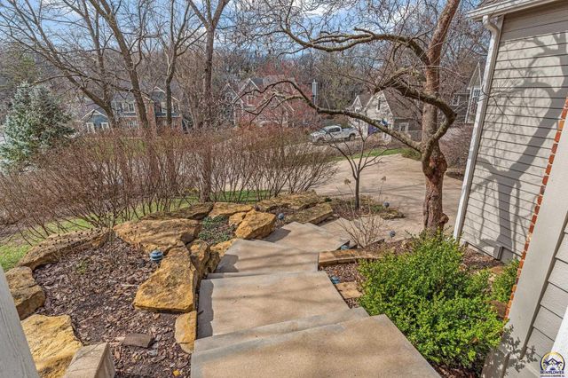 1128 Dubs Ct, Lawrence, KS 66049