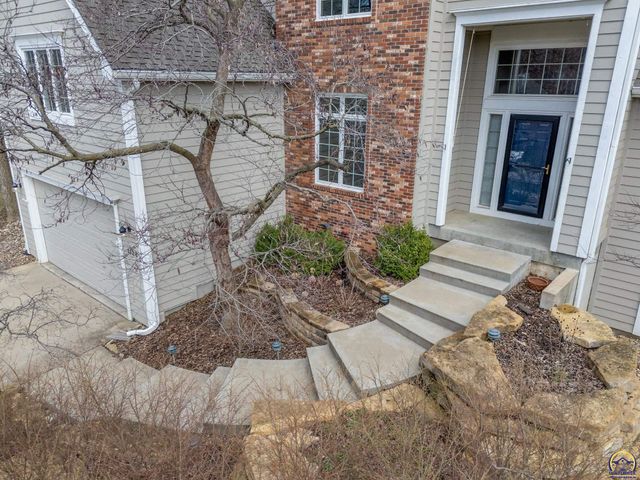 1128 Dubs Ct, Lawrence, KS 66049