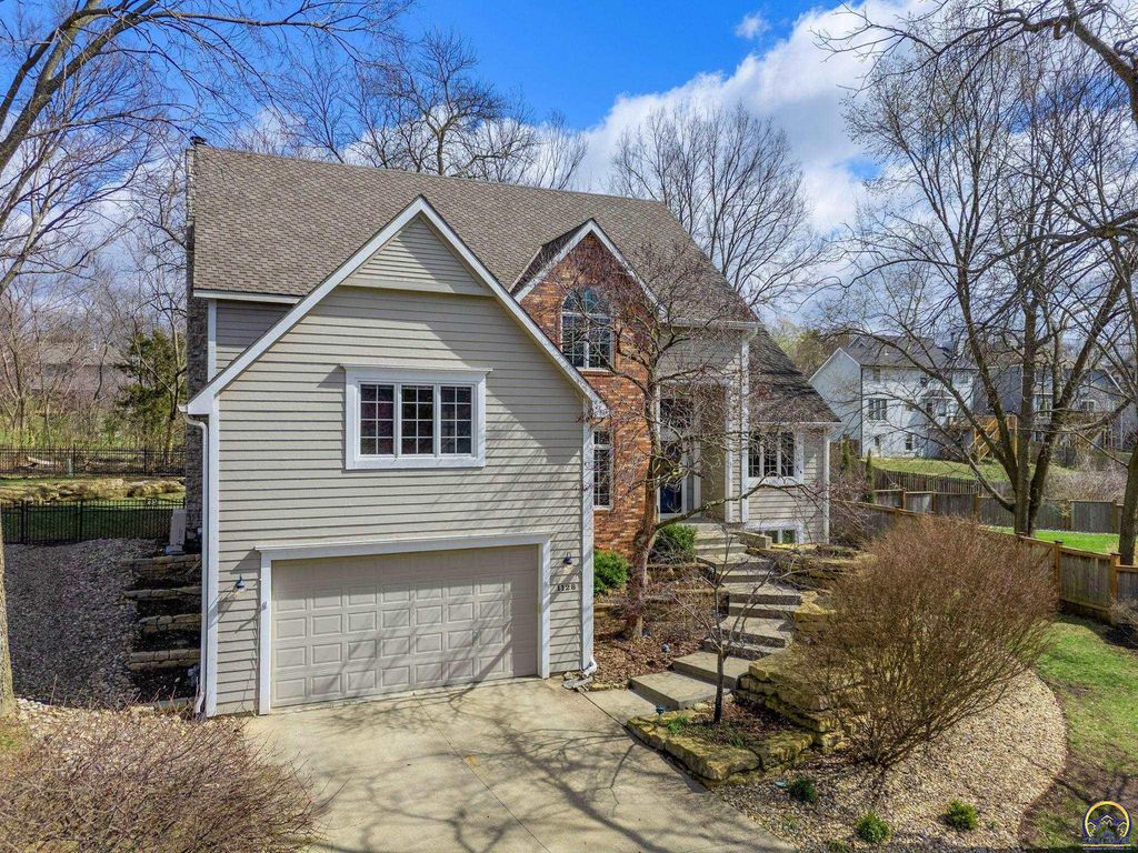 1128 Dubs Ct, Lawrence, KS 66049