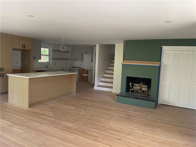 28 Hill Top Drive, Warwick, RI 02818