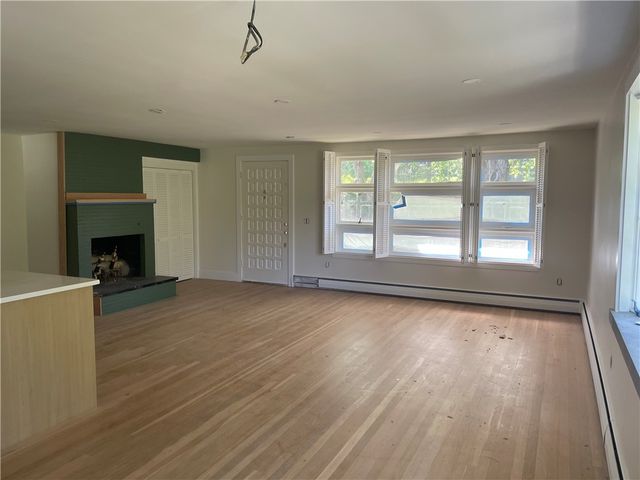 28 Hill Top Drive, Warwick, RI 02818