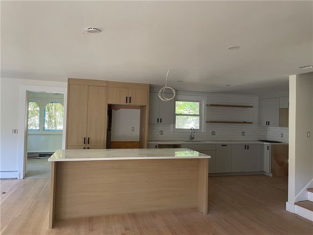 28 Hill Top Drive, Warwick, RI 02818