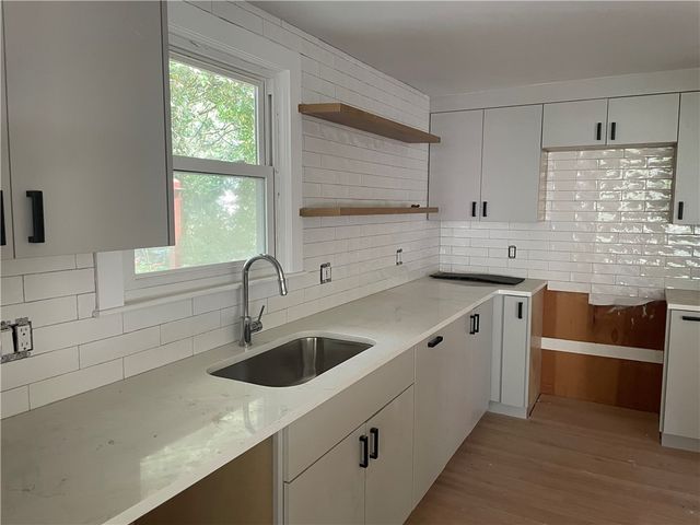28 Hill Top Drive, Warwick, RI 02818