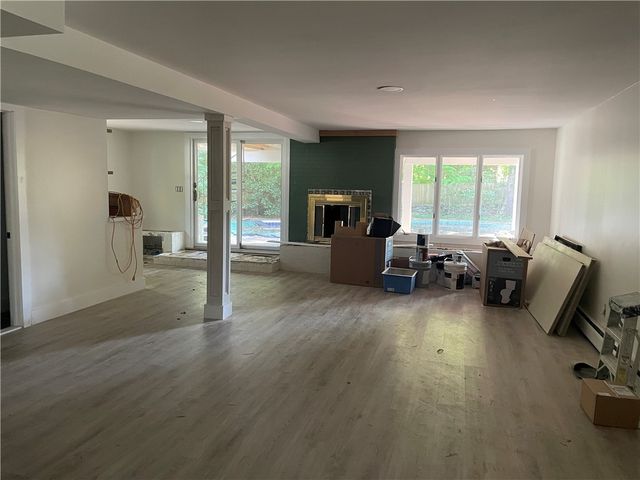 28 Hill Top Drive, Warwick, RI 02818