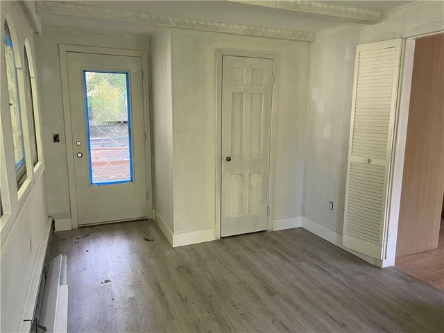 28 Hill Top Drive, Warwick, RI 02818