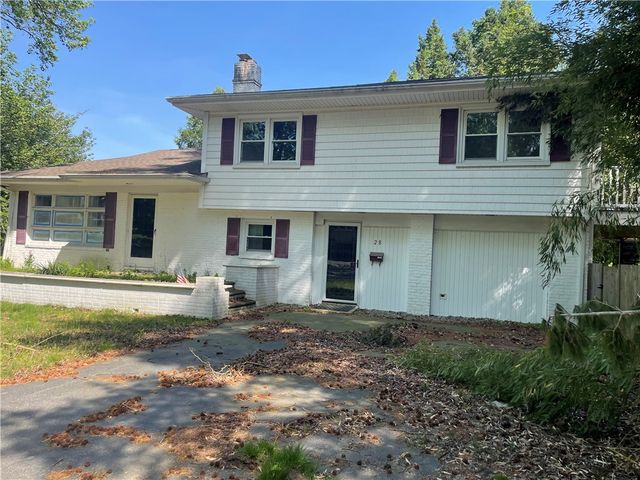 28 Hill Top Drive, Warwick, RI 02818