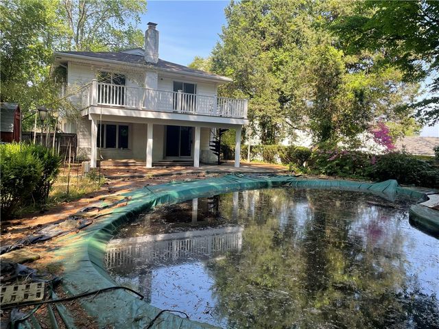 28 Hill Top Drive, Warwick, RI 02818