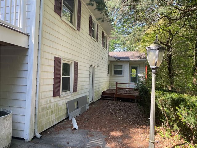 28 Hill Top Drive, Warwick, RI 02818