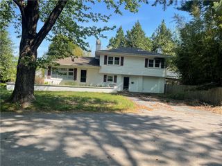 28 Hill Top Drive, Warwick, RI 02818