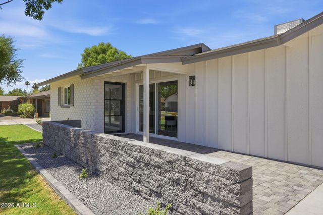 4646 E VERNON Avenue, Phoenix, AZ 85008