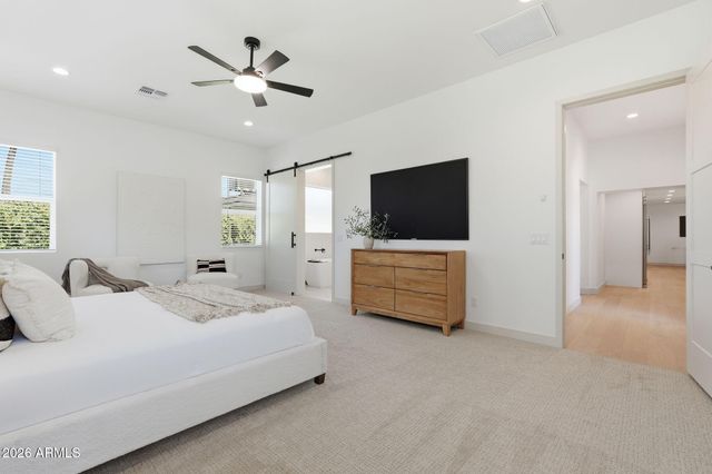 4646 E VERNON Avenue, Phoenix, AZ 85008
