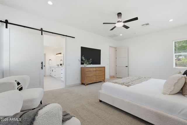 4646 E VERNON Avenue, Phoenix, AZ 85008
