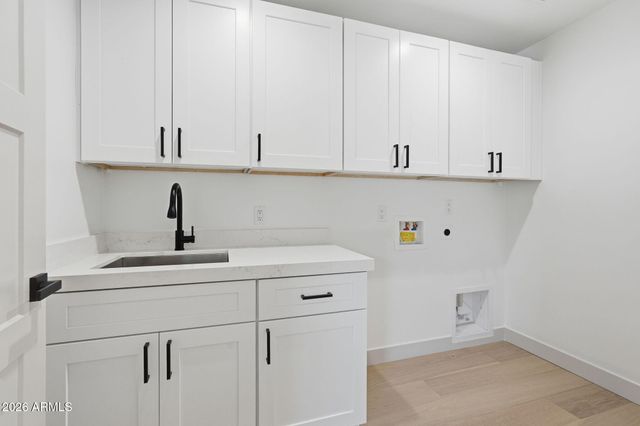 4646 E VERNON Avenue, Phoenix, AZ 85008