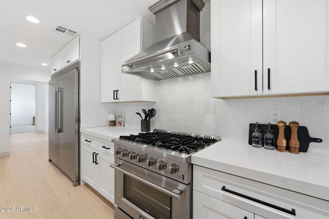 4646 E VERNON Avenue, Phoenix, AZ 85008