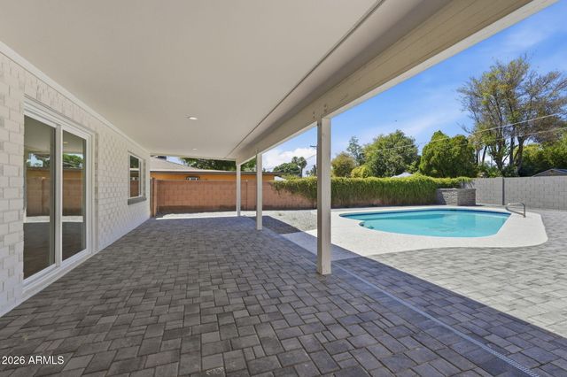 4646 E VERNON Avenue, Phoenix, AZ 85008