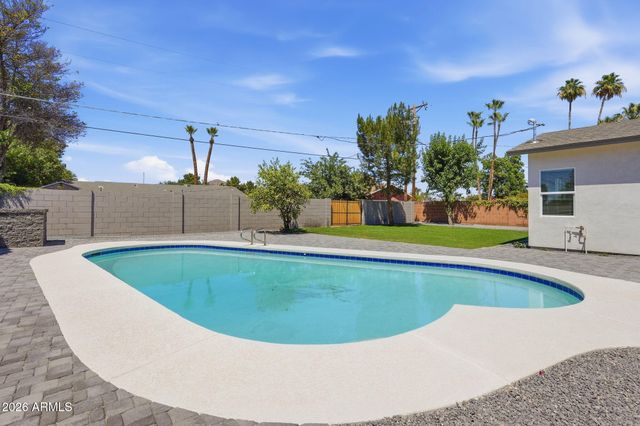 4646 E VERNON Avenue, Phoenix, AZ 85008