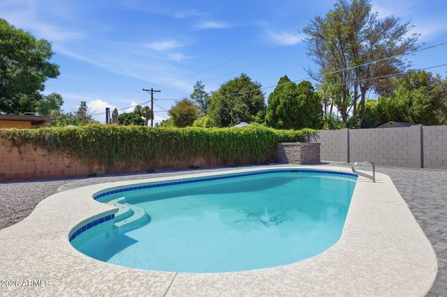 4646 E VERNON Avenue, Phoenix, AZ 85008