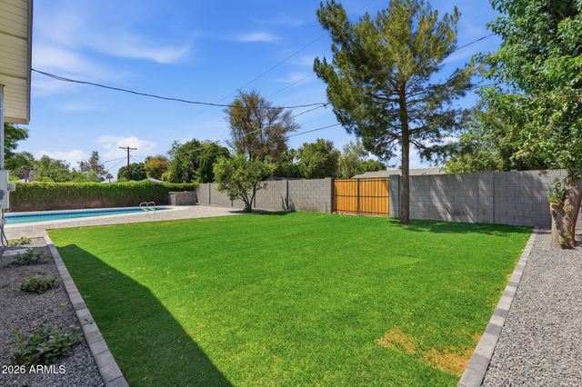 4646 E VERNON Avenue, Phoenix, AZ 85008