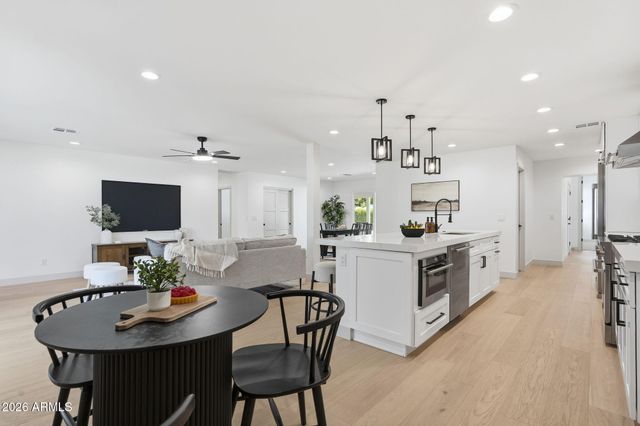 4646 E VERNON Avenue, Phoenix, AZ 85008