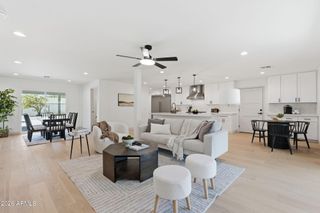 4646 E VERNON Avenue, Phoenix, AZ 85008