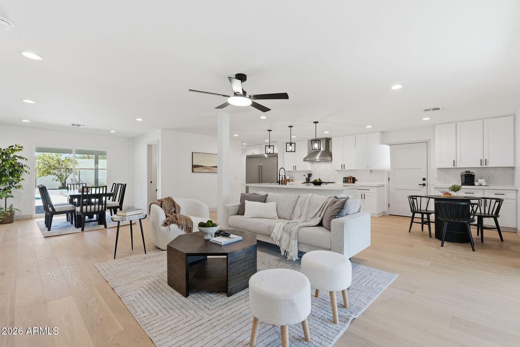 4646 E VERNON Avenue, Phoenix, AZ 85008