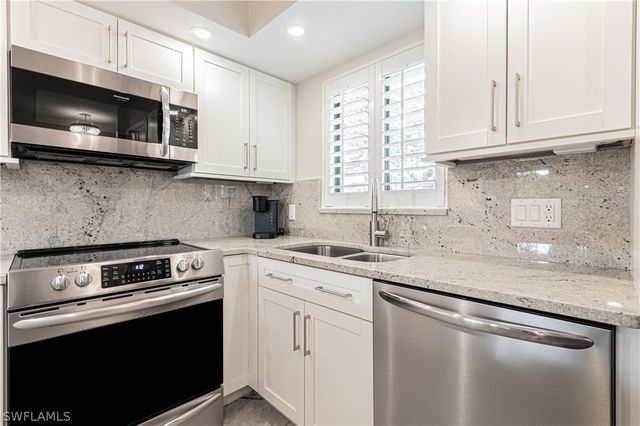 746 Eagle Creek DR W 104, Naples, FL 34113