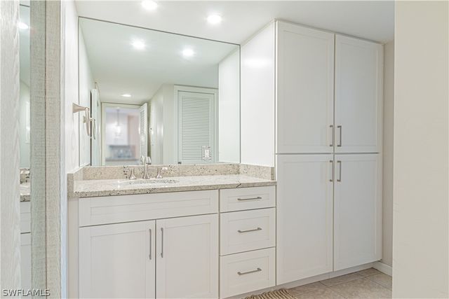 746 Eagle Creek DR W 104, Naples, FL 34113