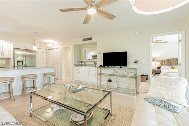 746 Eagle Creek DR W 104, Naples, FL 34113