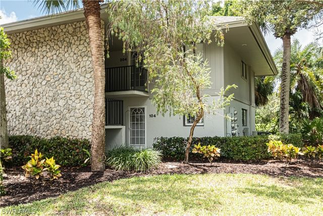 746 Eagle Creek DR W 104, Naples, FL 34113